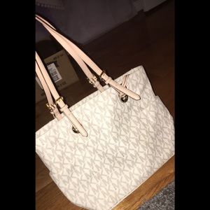 Micheal Kors purse/tote